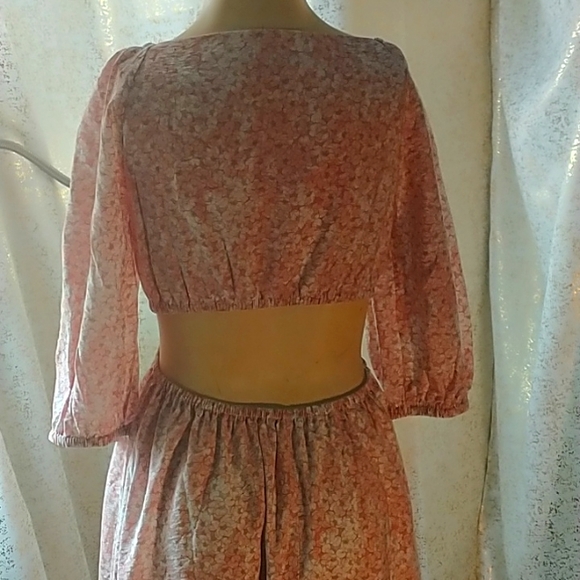 Balloon Sleeves, Open Midriff Midi - Picture 7 of 10